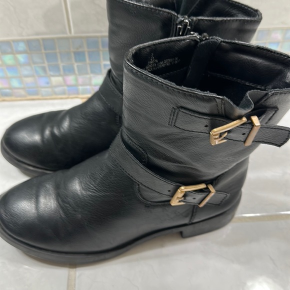 Black ankle boots - Picture 1 of 9
